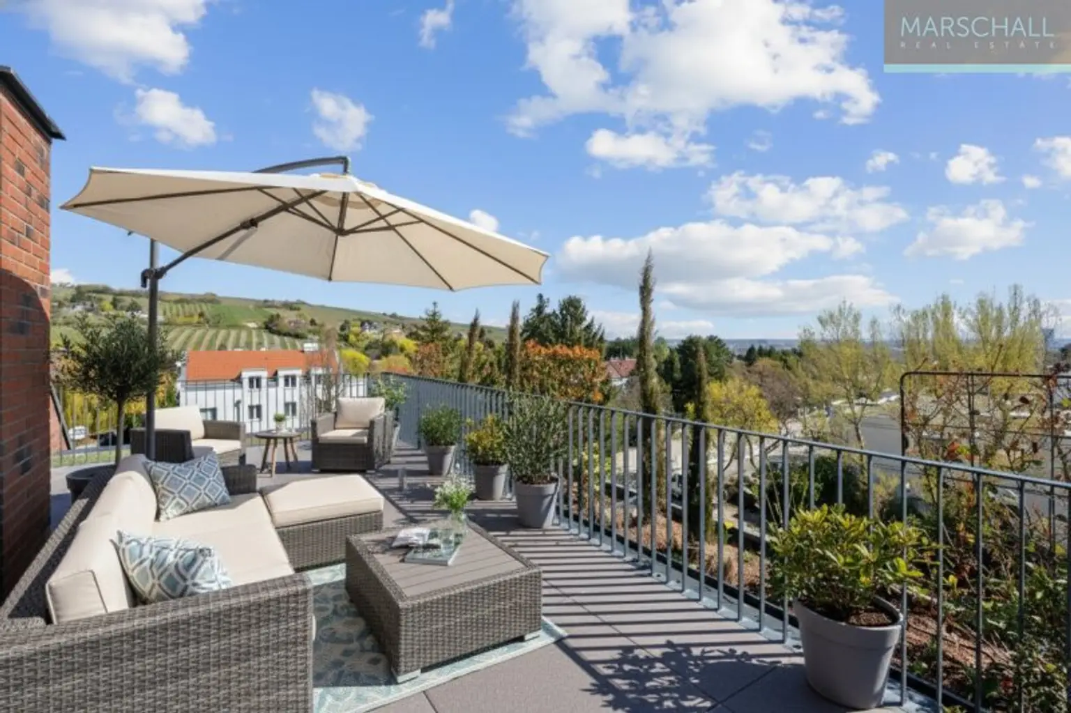 Wunderschönes Penthouse mit herrlichem Blick und Dachterrasse in Prestige Lage
