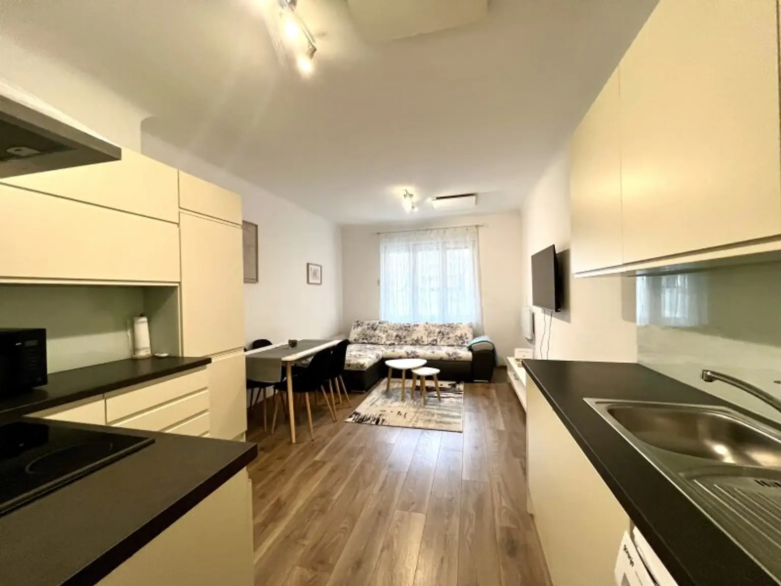 Koffer packen und einziehen!! Entzückende 2-Zimmer Wohnung in bester Lage!