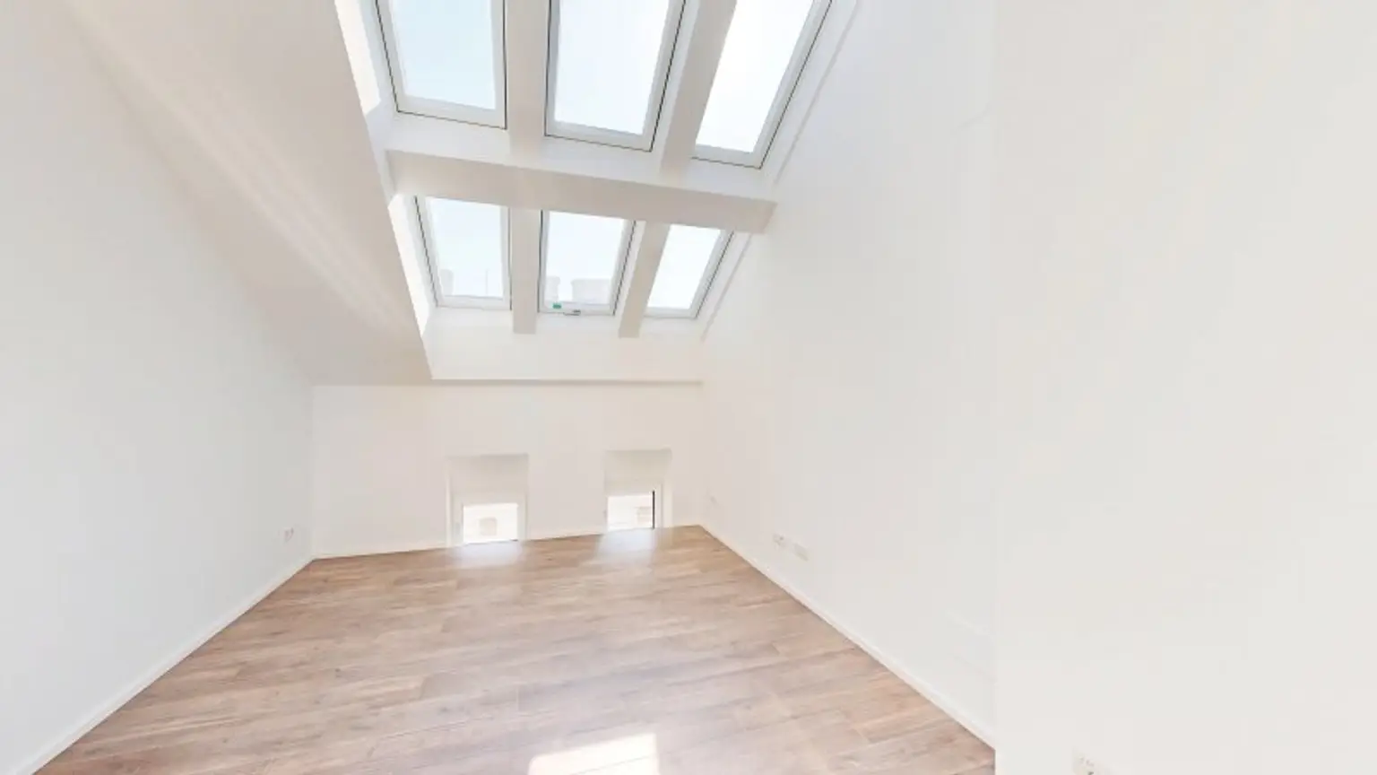 Moderne 2-Zimmer Dachgeschosswohnung | Terrasse | Klimaanlage | Nähe Café Hummel | Erstbezug