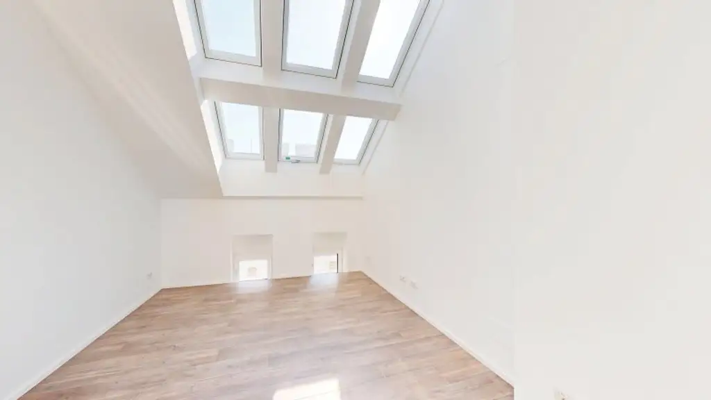 Moderne 2-Zimmer Dachgeschosswohnung | Terrasse | Klimaanlage | Nähe Café Hummel | Erstbezug