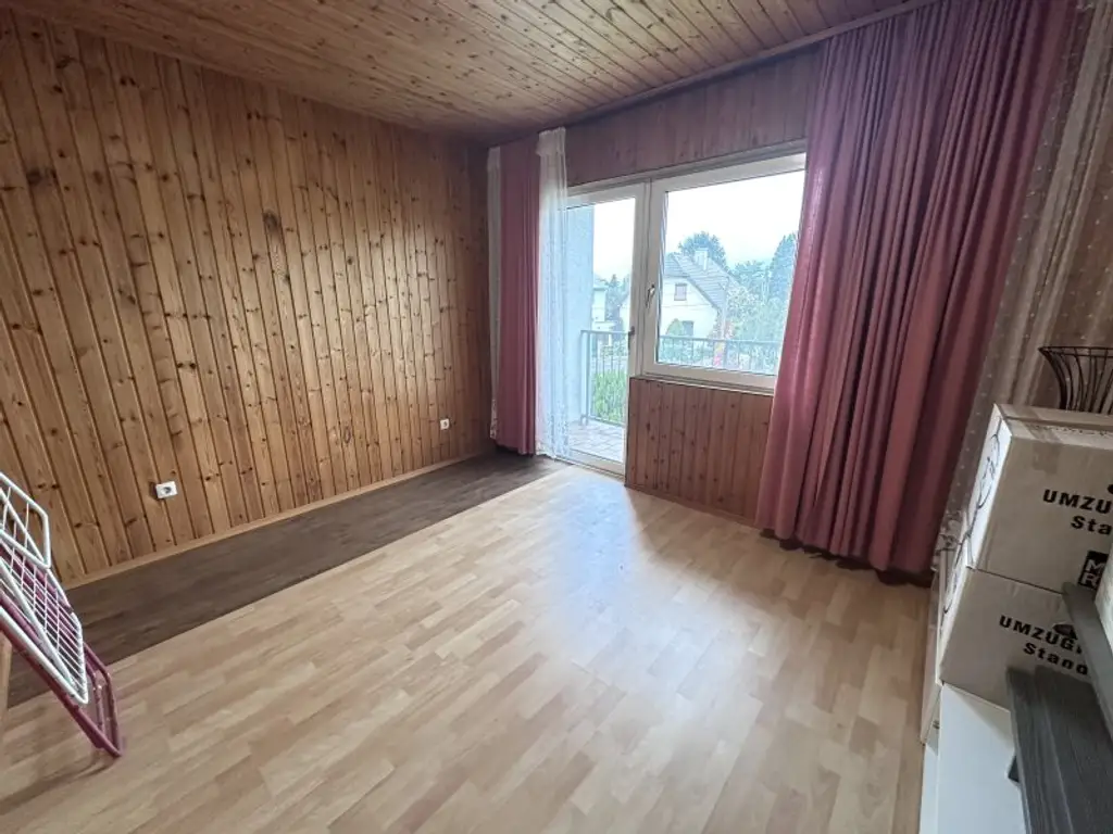 Grundstück mit Zweifamilienhaus in Ruhelage - Variable Gestaltungsmöglichkeiten vorhanden