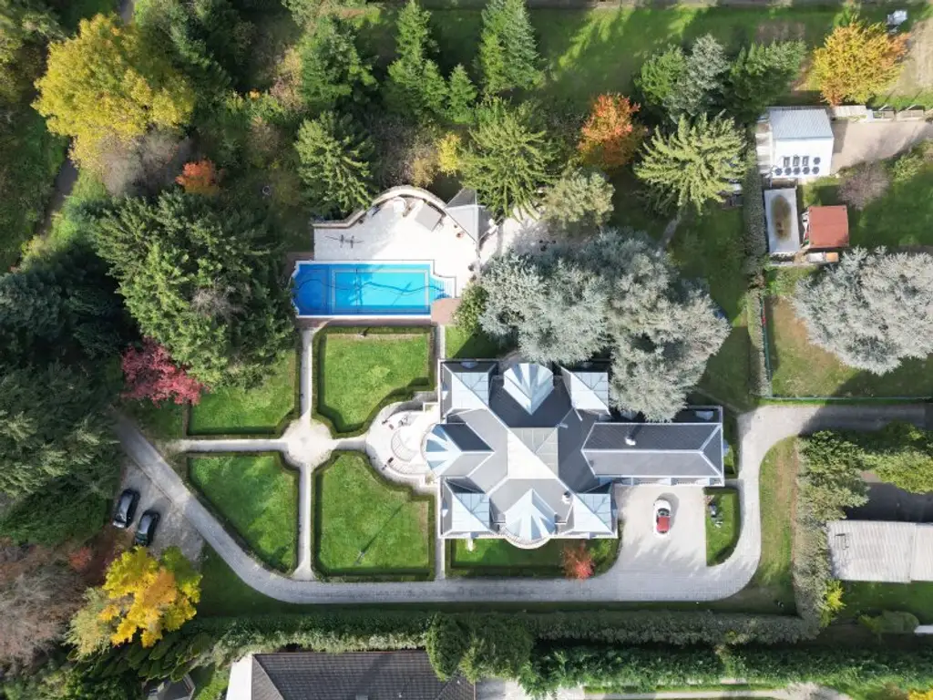 +++ Exklusive Villa im Herzen von Szombathely – Ruheoase auf rund 5300 m² +++