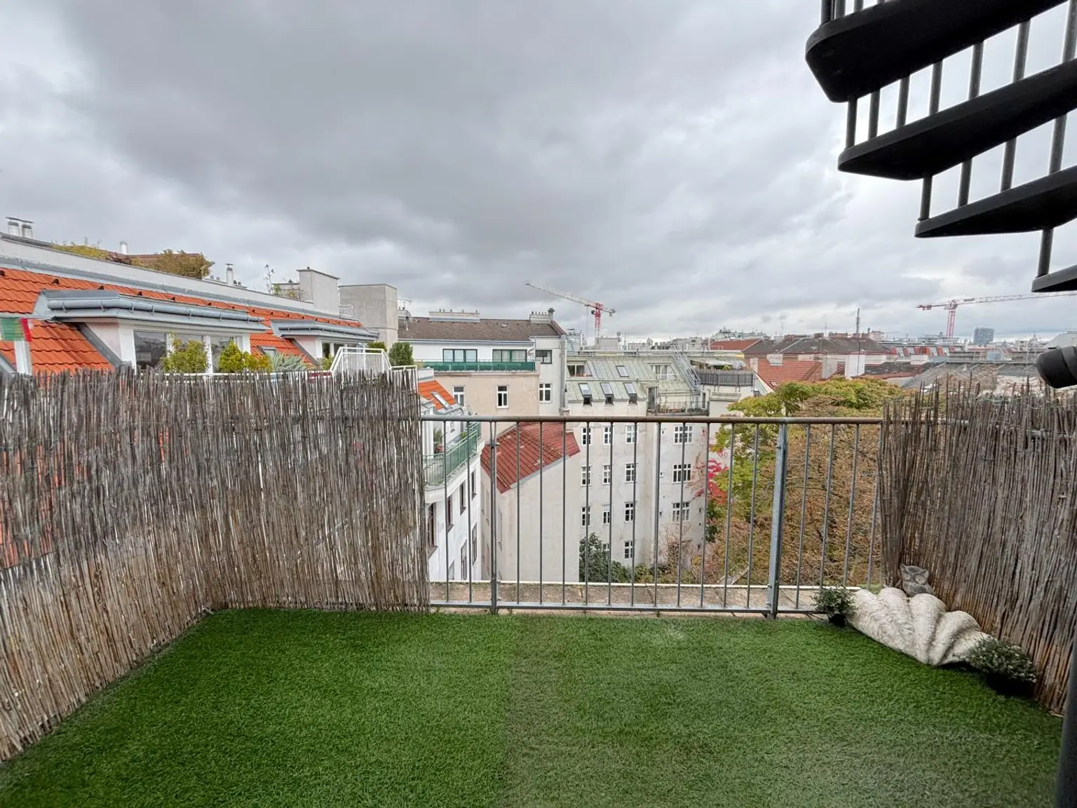 Gut geschnittene Dachgeschoßwohnung in beliebter Wiener Lage