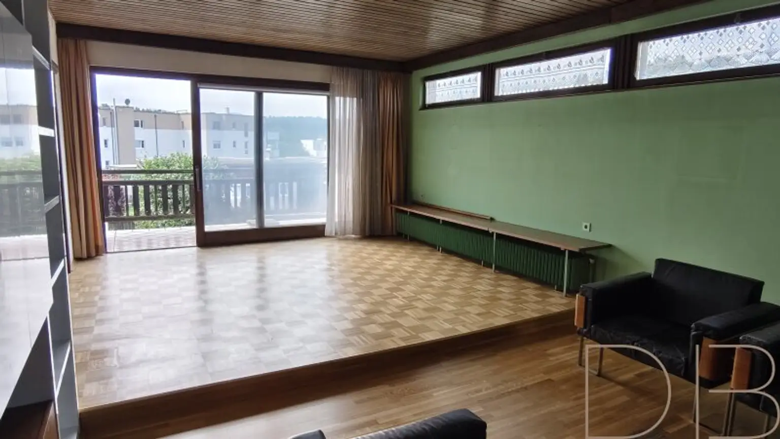 DB IMMOBILIEN | Sanierungsbedürftige 4-Zimmer-Wohnung mit südseitiger Terrasse und traumhaften Ausblick!
