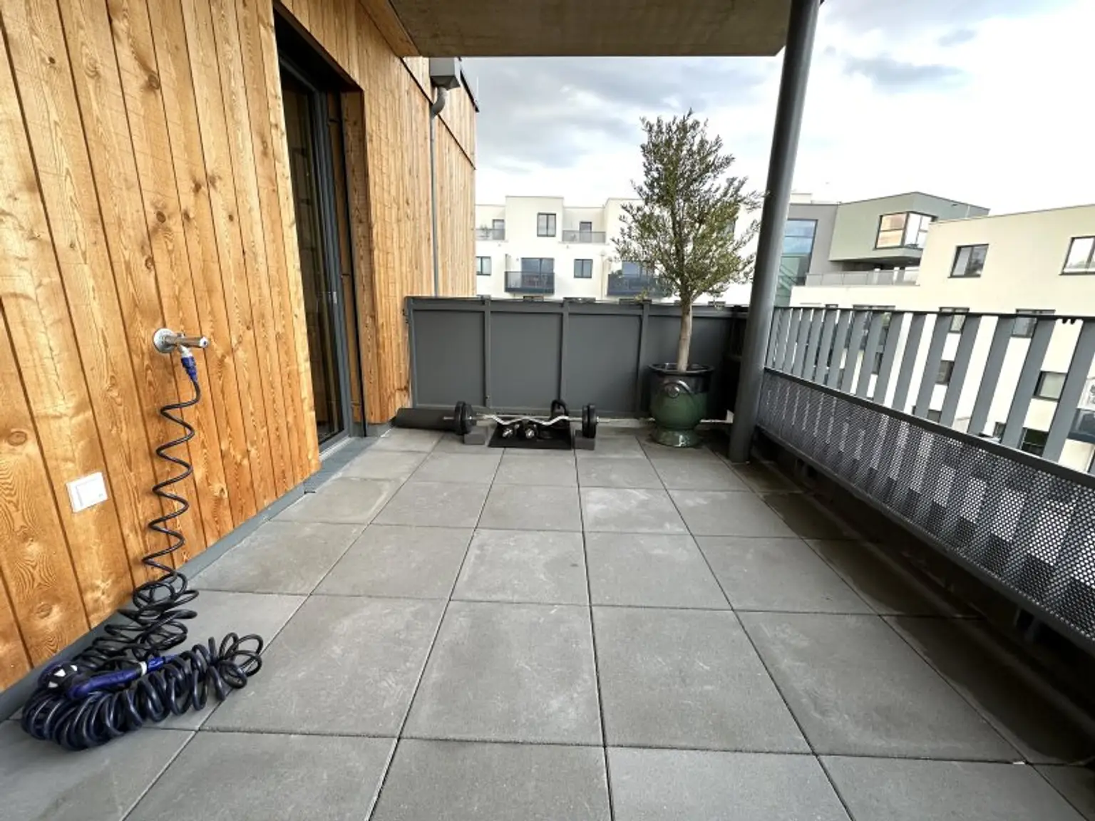 Wunderschöne & vollmöblierte 2-Zimmerwohnung in absoluter Ruhelage mit schönem Ausblick von großer Terrasse - en suite Badezimmer inklusive