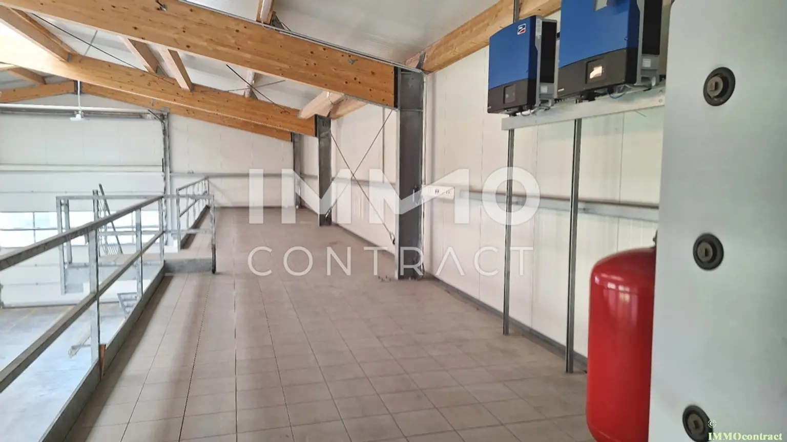 Modernes Betriebsgebäude mit Büro, Freiflächen und Parkplatz - Nähe Haag - Gewerbegebiet - beheizt