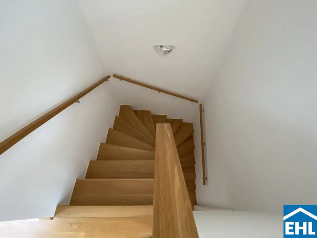 Ruhige Dachgeschosswohnung Terrasse und Balkon !