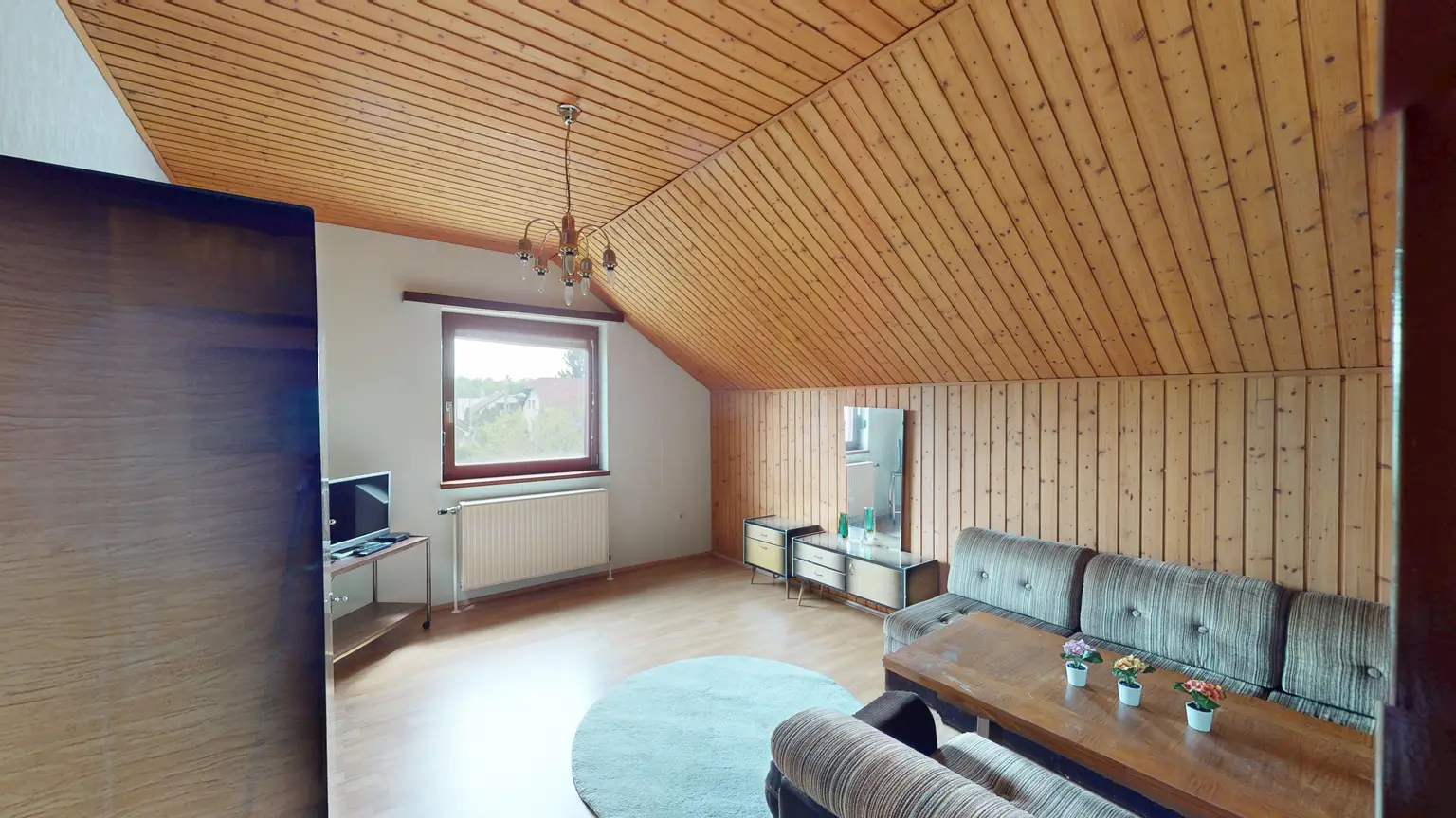 Charmantes Einfamilienhaus mit Garten und Garage in Wien-Eßling – mit Modernisierungspotenzial