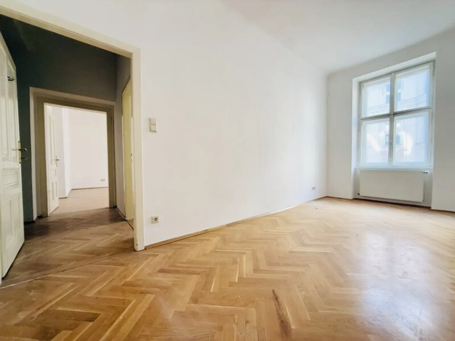 * Beliebte Adresse * helle Altbauwohnung in der Liechtensteinstrasse - nur 5 Minuten ins Stadtzentrum!