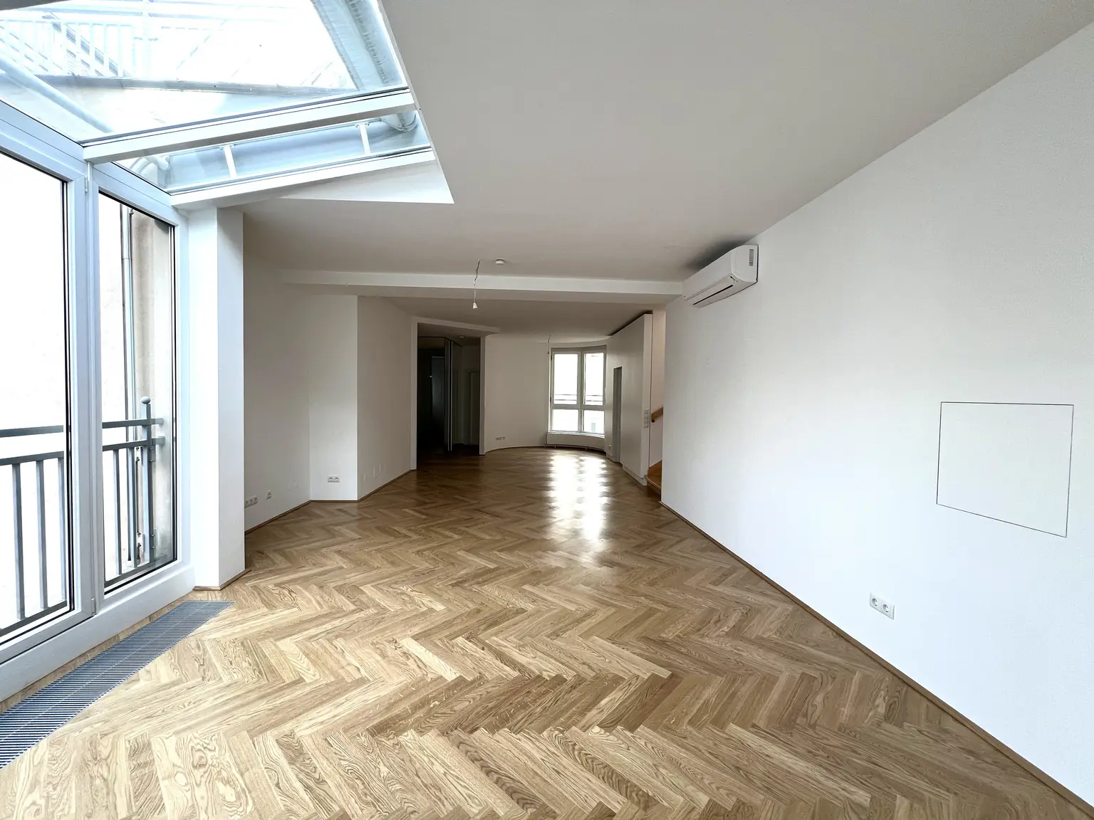 Klimatisierte 5-Zimmerwohnung mit 72 m² Terrasse am Kohlmarkt / Air conditioned 5-room flat with 72 m² terrace on Kohlmarkt