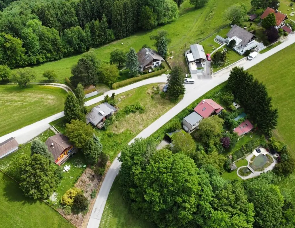 Idyllisches Grundstück mit Hütte und Panoramablick in Zehetner