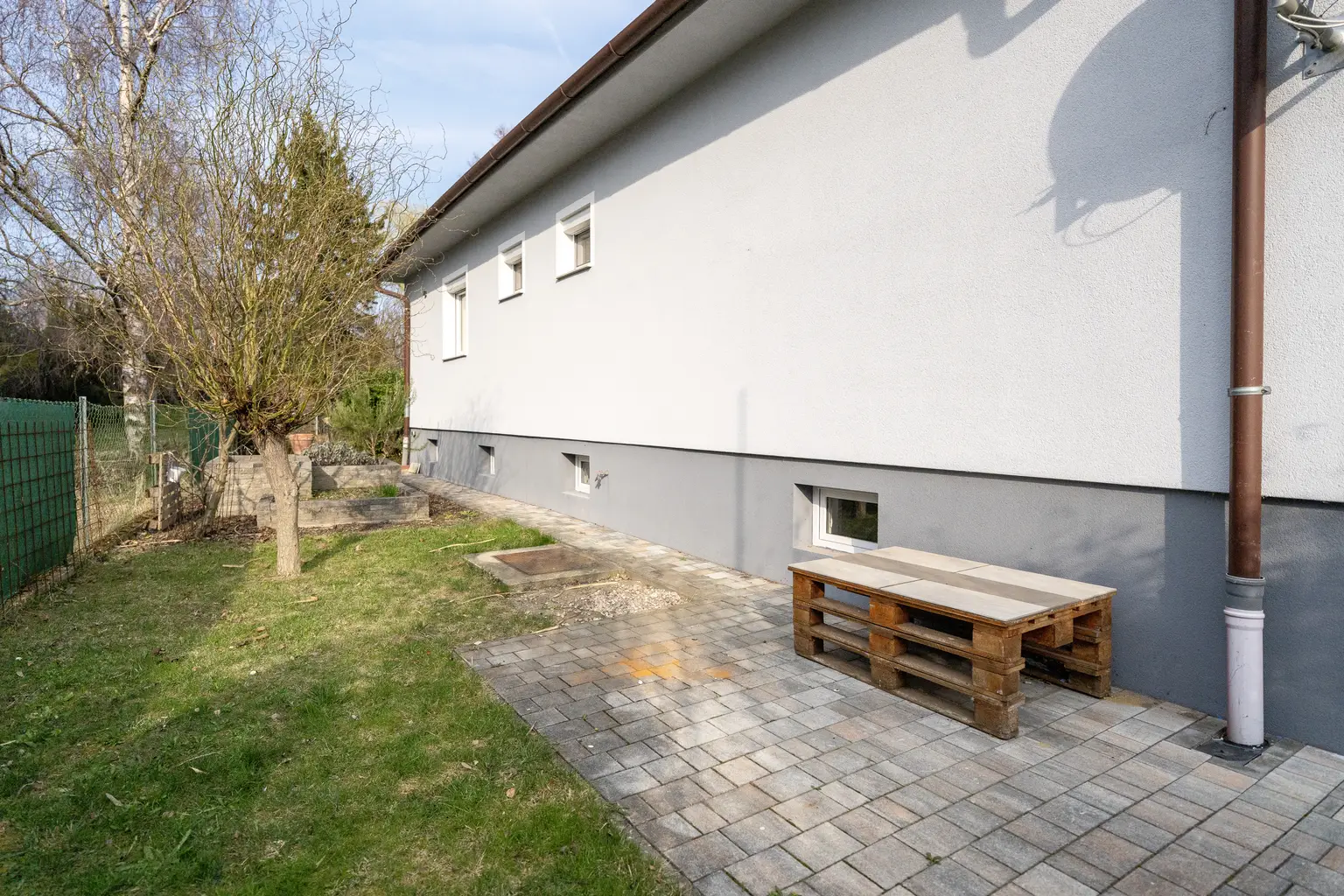 ++ Netter Bungalow auf Eckgrundstück in schöner Siedlungslage ++