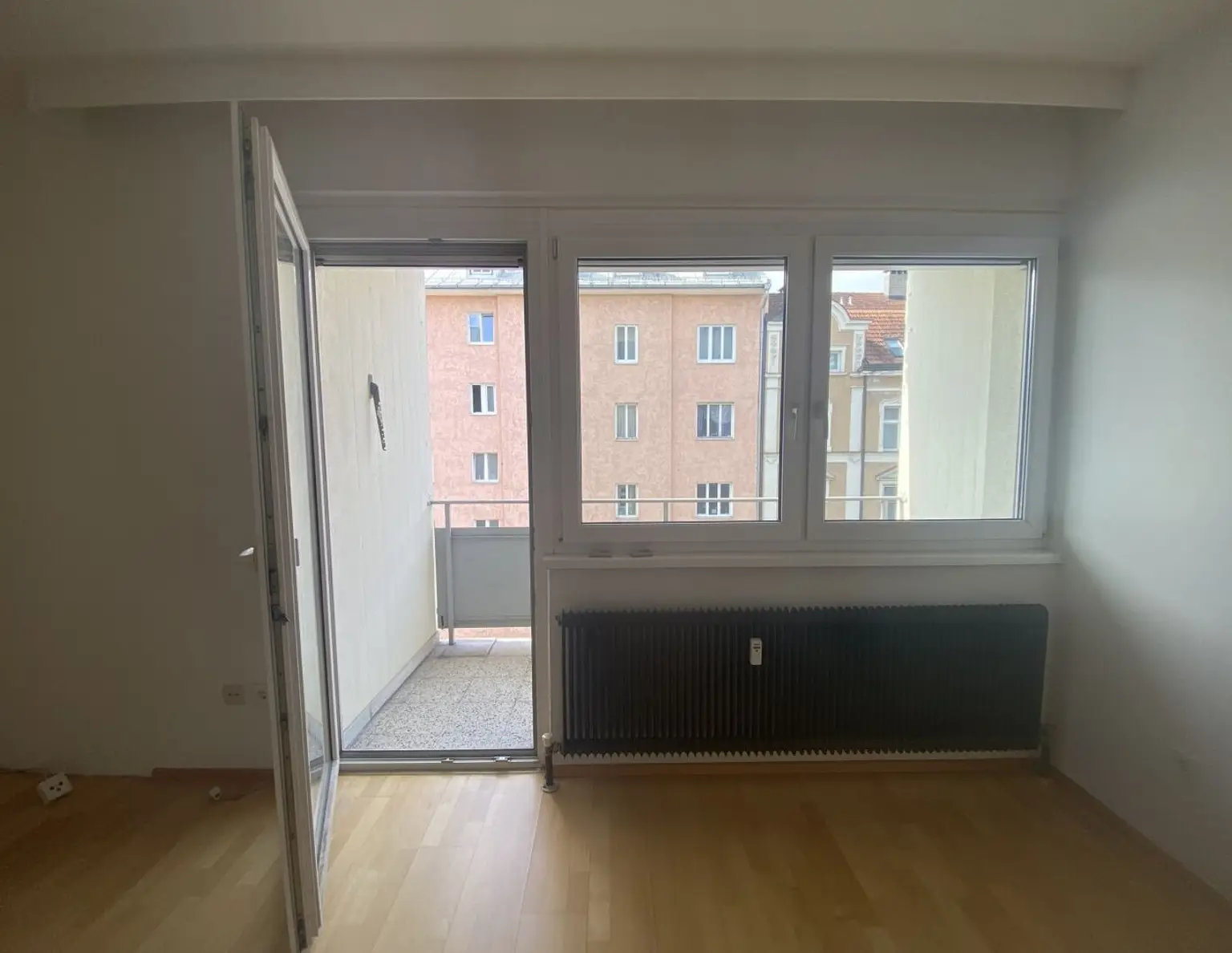 Gering renovierungsbedürftige Wohnung mit Balkon und Loggia in guter Lage Innsbruck - Ihr neues Zuhause!