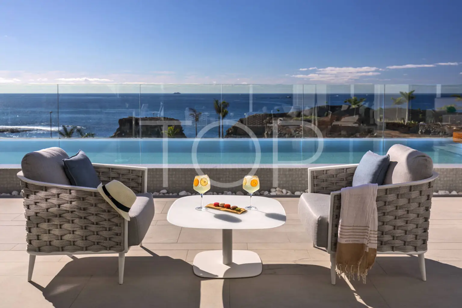 Deluxe Suite 2 bedrooms with pool (2)