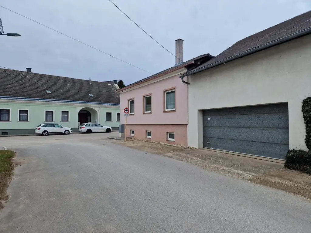 "Wohnhaus und Hallen"