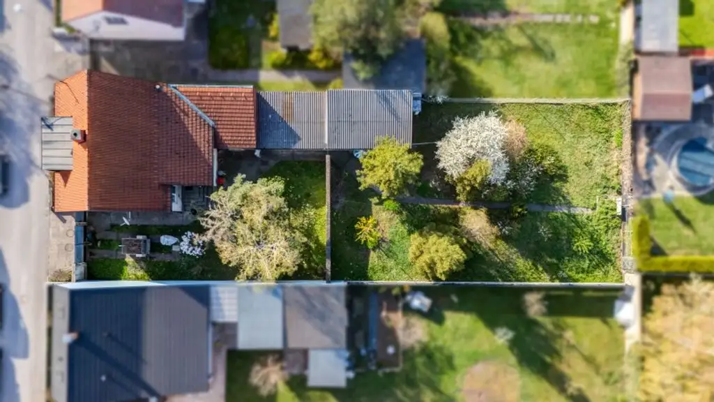 Sanierungsbedürftiges Haus in Untersiebenbrunn! Rohdachboden mit Ausbaupotential!