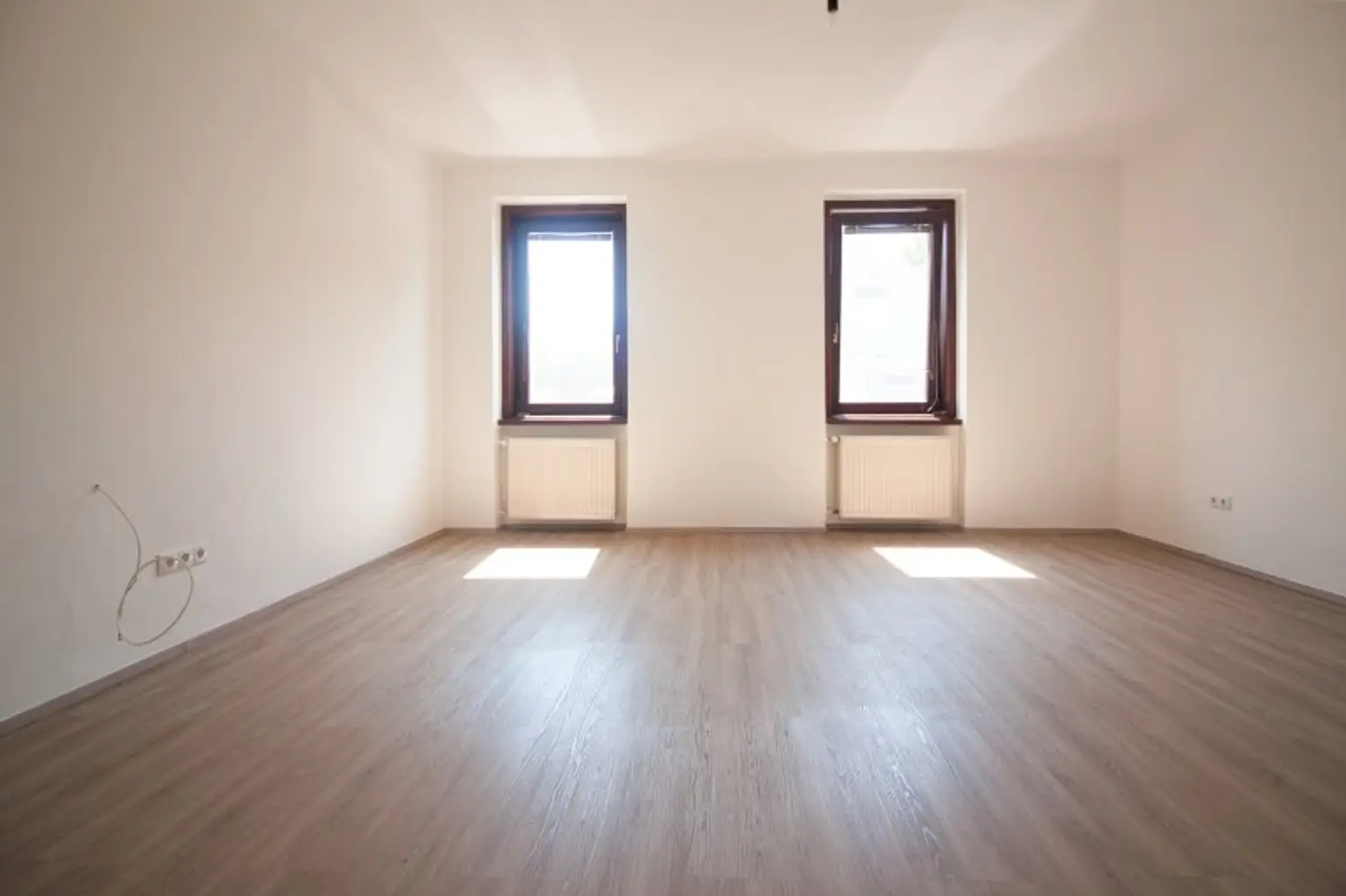 Gepflegtes, charmantes Haus im schönen Fischamend | ca. 122 m² Wohnfläche auf einer Ebene | 5 Zimmer | Garten & Garage