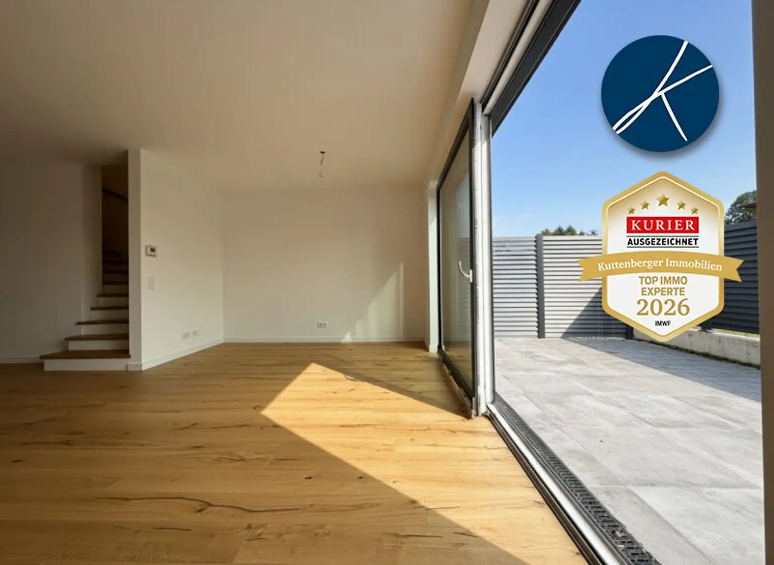 Heller Wohnbereich mit großzügiger Terrasse