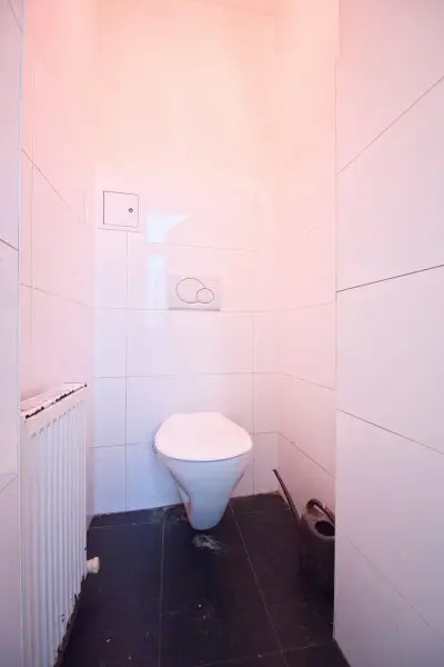 Sanierungsbedürftig | 3 Zimmer Altbau-Wohnung | ruhige Innenhoflage | zentral begehbar