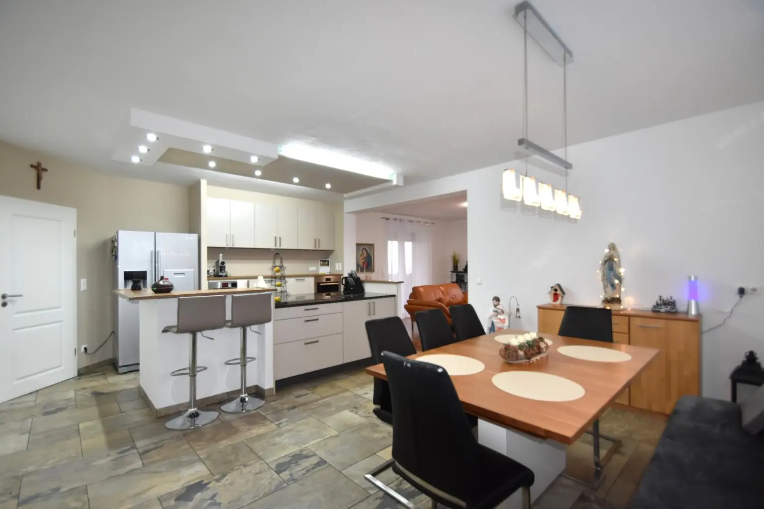 Küche mit Wohn-Essbereich EG