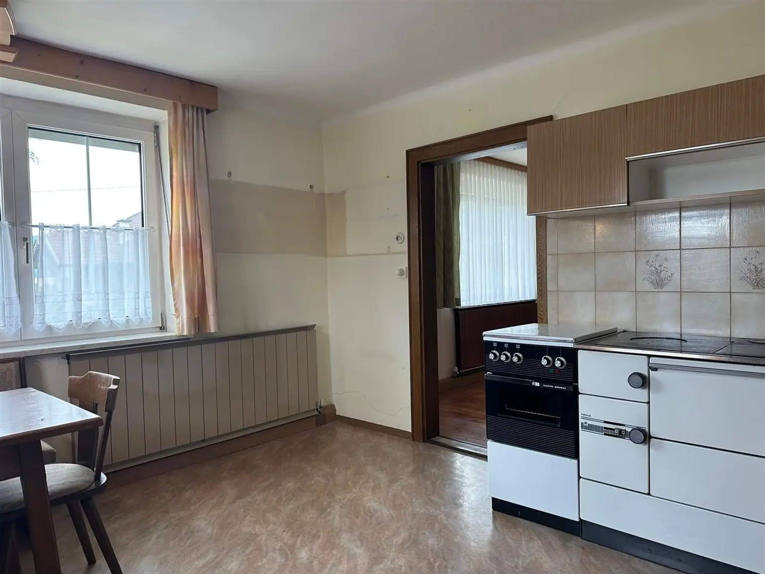 Einfamilienhaus mit Nebengebäuden