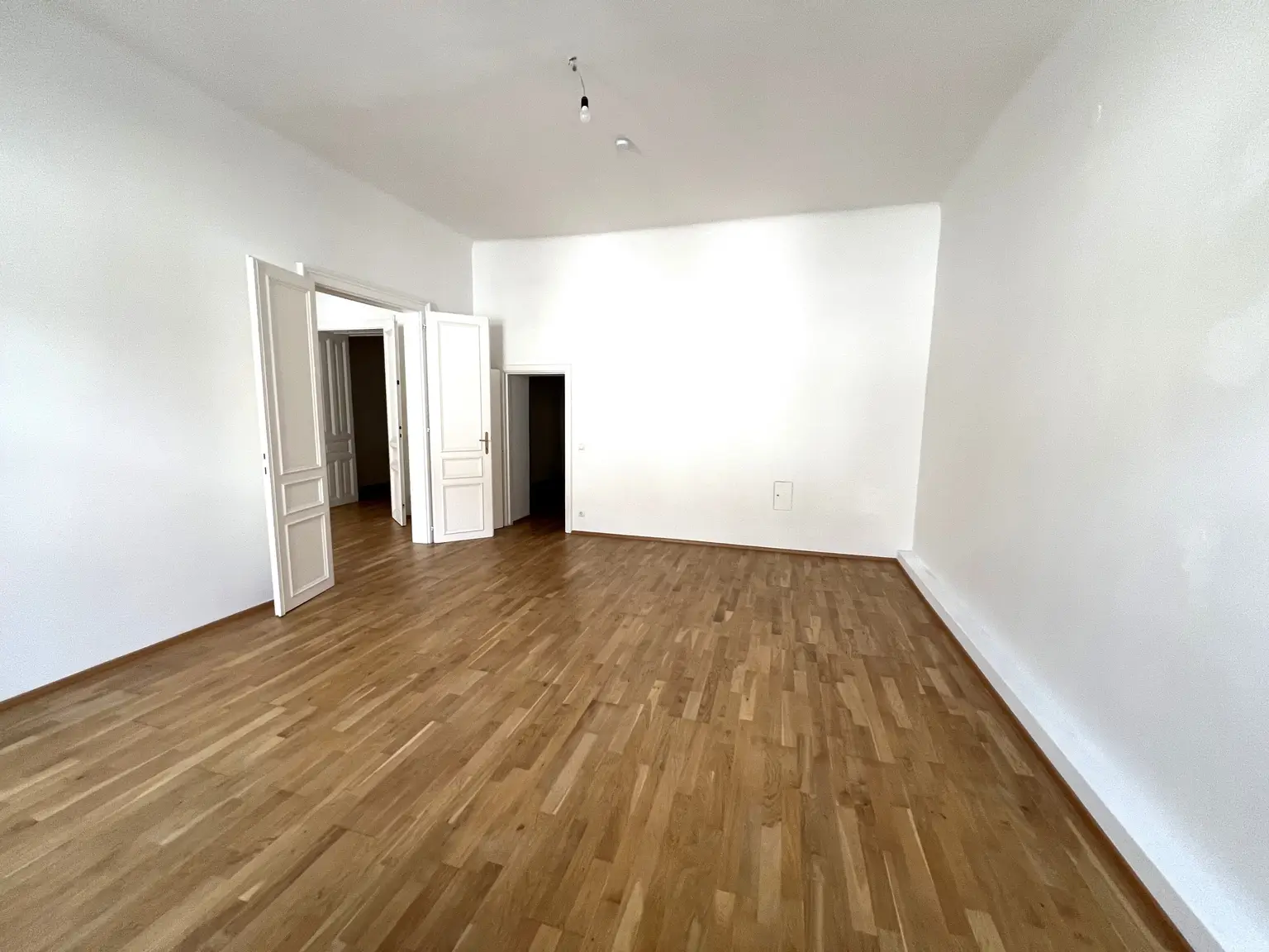 UNBEFRISTET: Charmante Altbauwohnung nahe Volkstheater