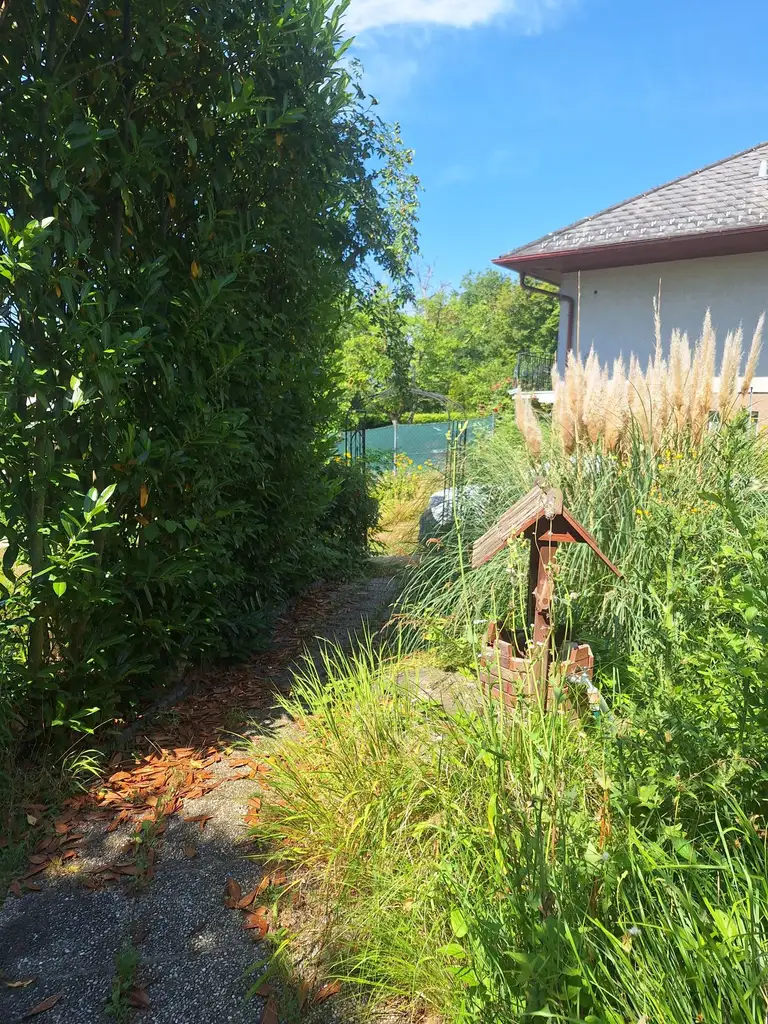 LIEBEVOLL SANIERTER BUNGALOW IN BEGEHRTER WOHNLAGE SAMT HOHER LEBENSQUALITÄT UND GUTER VERKEHRSANBINDUNG