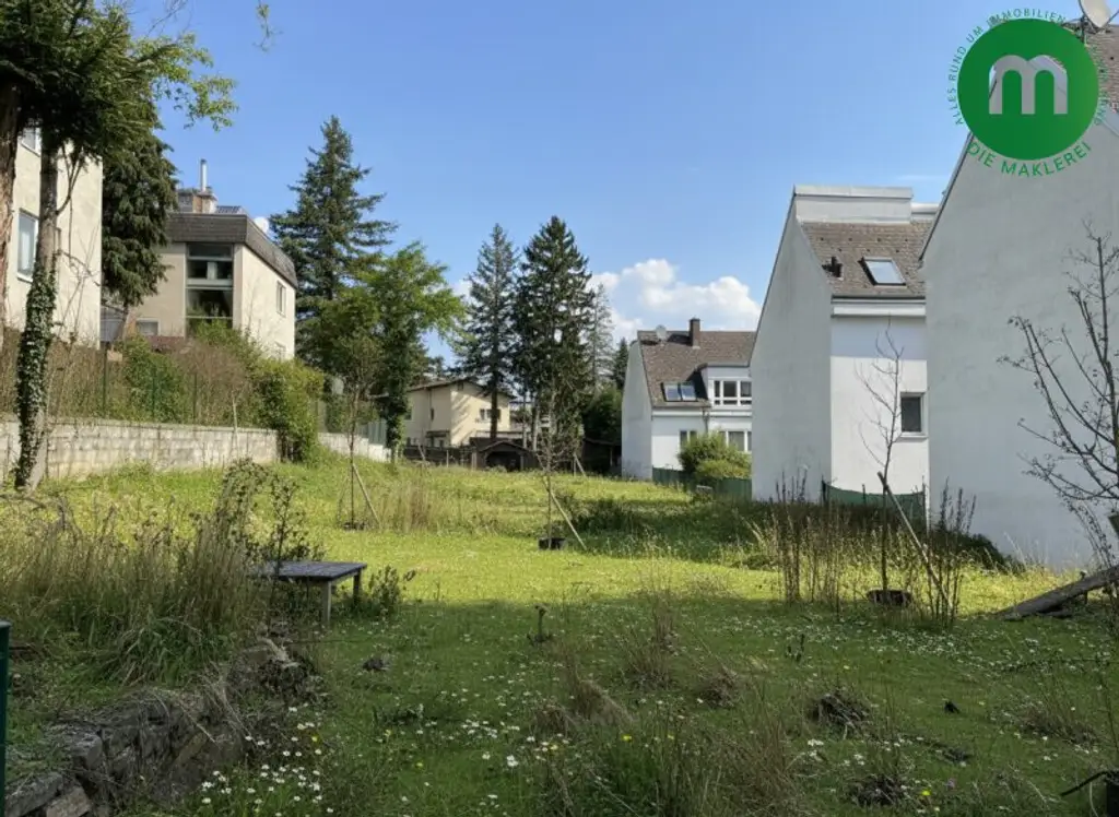 Altbauvilla aus der Jahrhundertwende mit großzügiger Liegenschaft