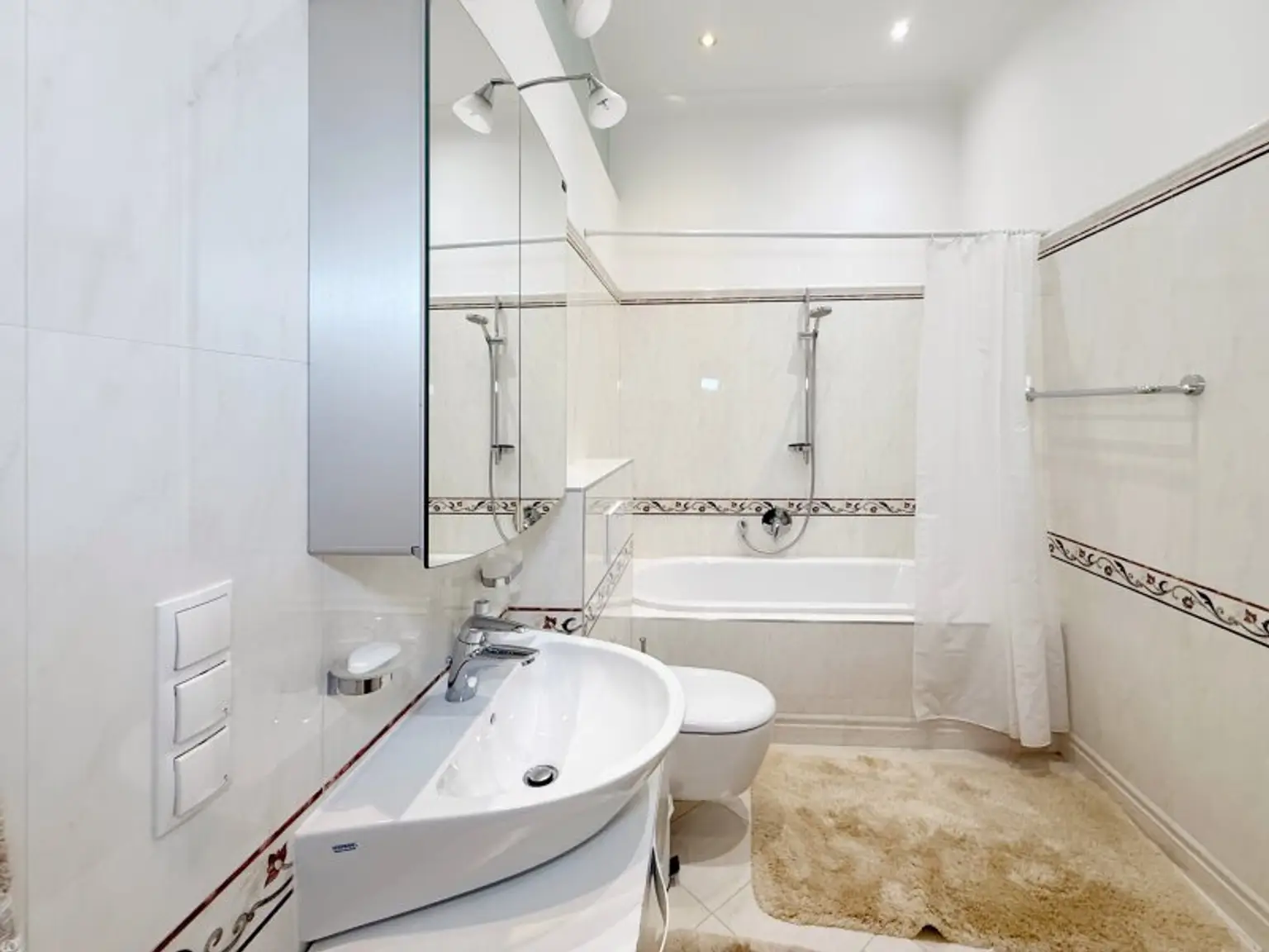 Fully furnished apartment - within walking distance to the 1st district, also available for short-term rentals.