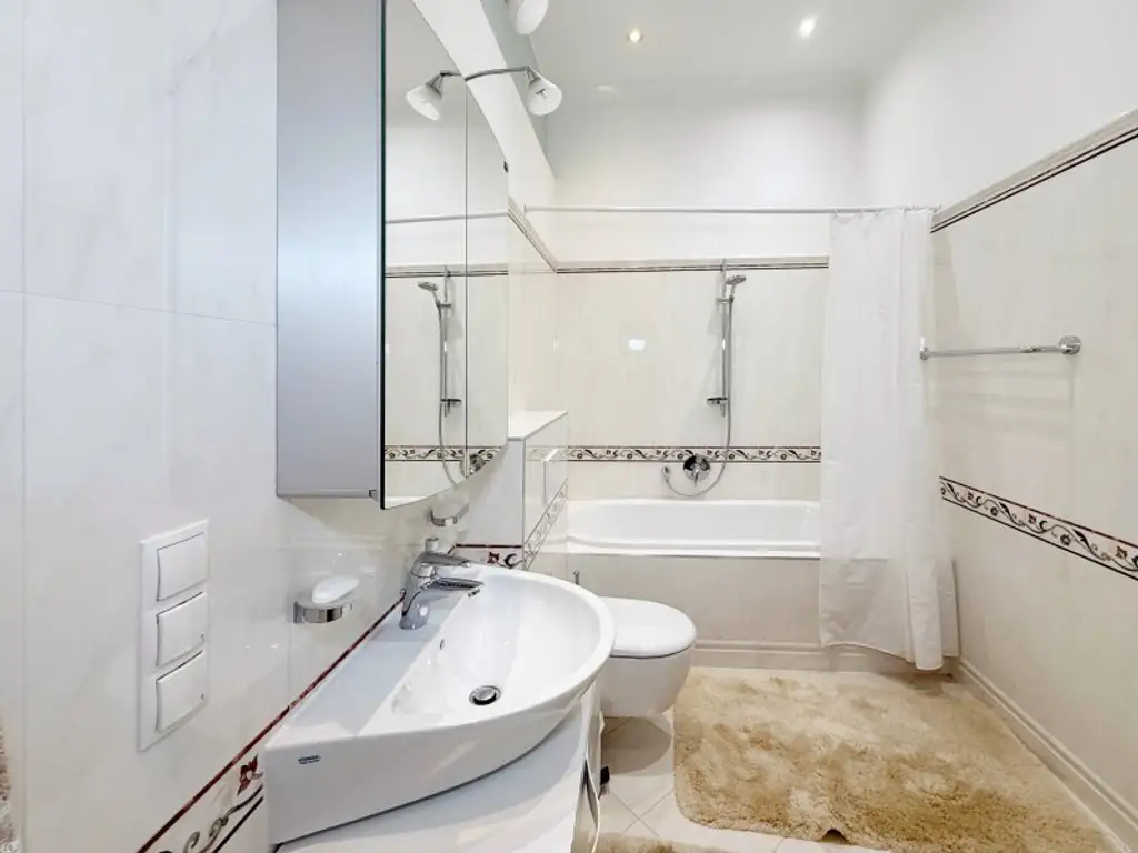 Fully furnished apartment - within walking distance to the 1st district, also available for short-term rentals.