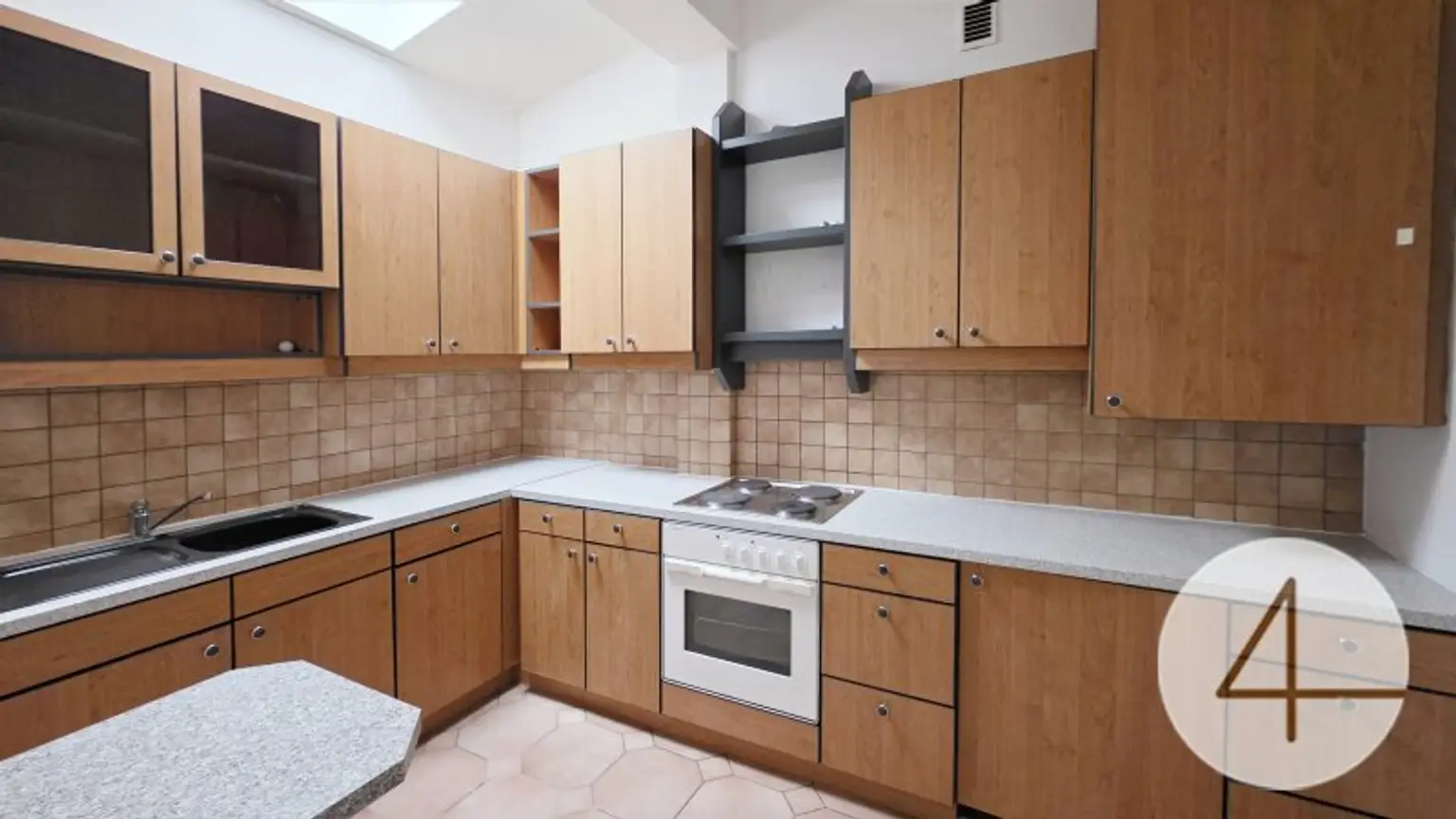 Gesamtes Dachgeschoß steht zum Verkauf