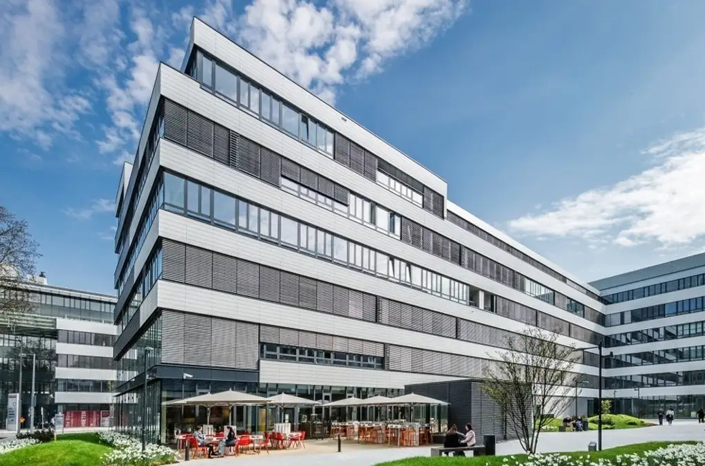 EURO PLAZA 5 Modernes Arbeiten mit
 Campus-Feeling