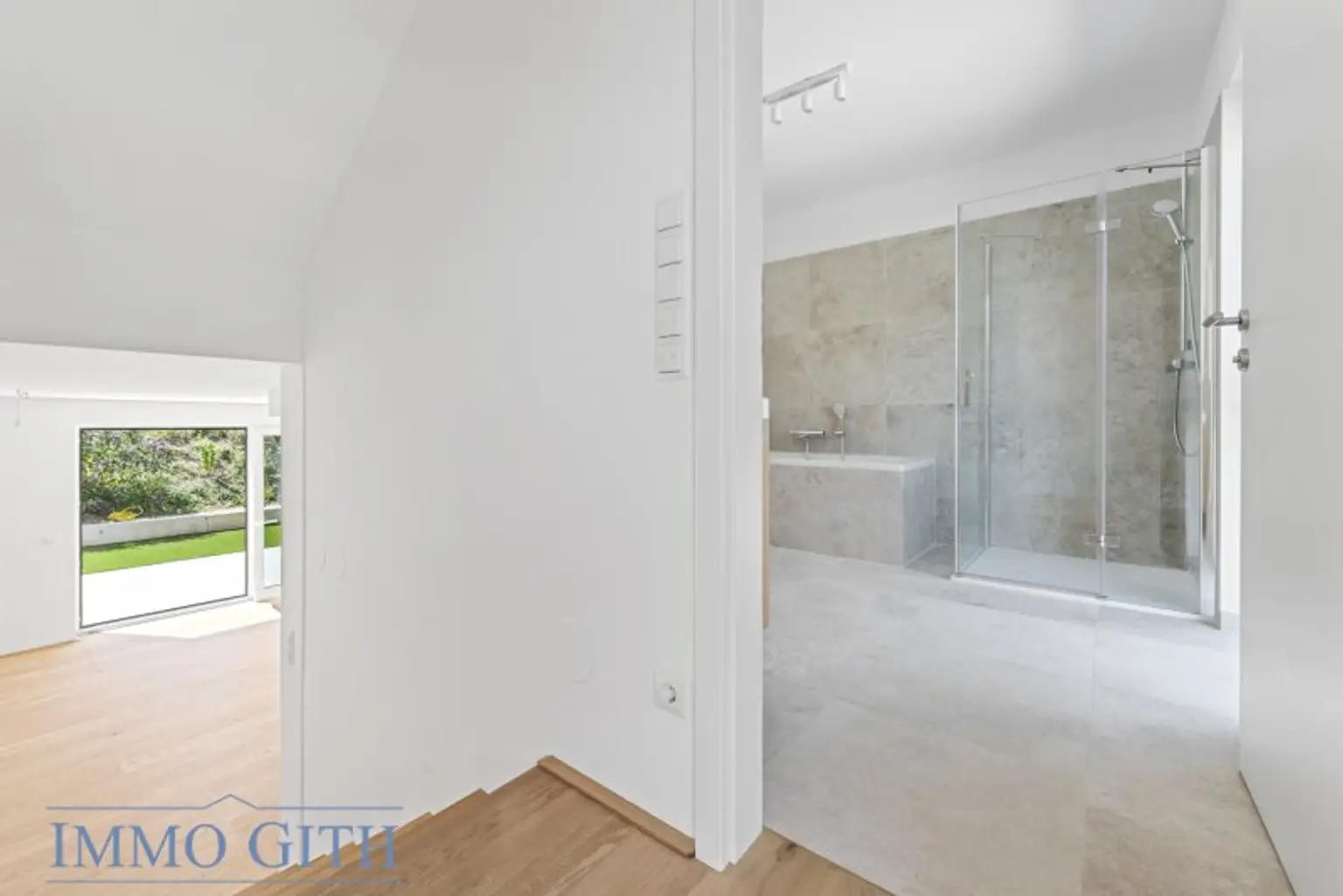 EXKLUSIVES TOWNHOUSE MIT GARTEN, PV-ANLAGE & DESIGNAUSSTATTUNG ZU KAUFEN – WIEN DIREKT VOR DER TÜR