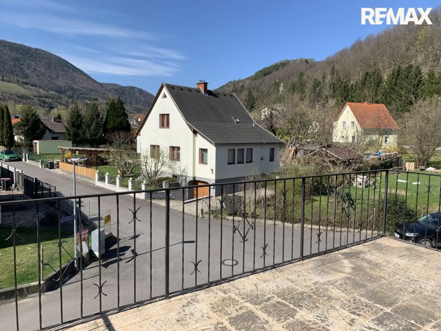 Charmantes Einfamilienhaus in Gloggnitz – Ihr neues Zuhause mit Garten und Garage!