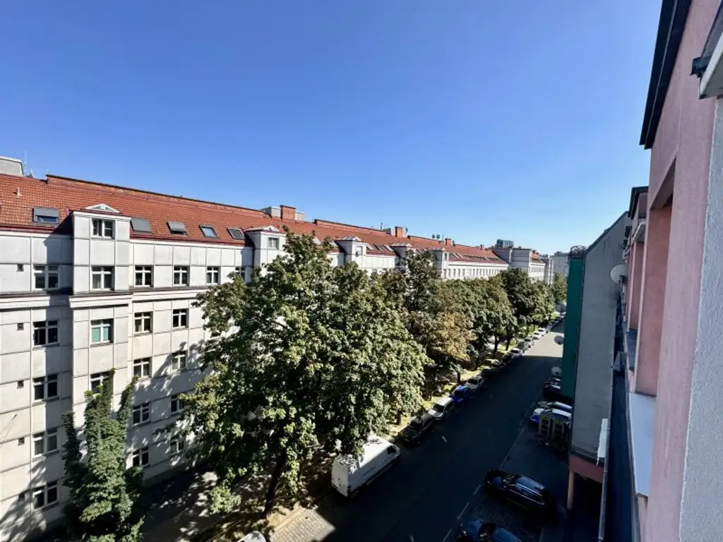DACHGESCHOSSMAISONETTE MIT LOGGIA IN RUHELAGE