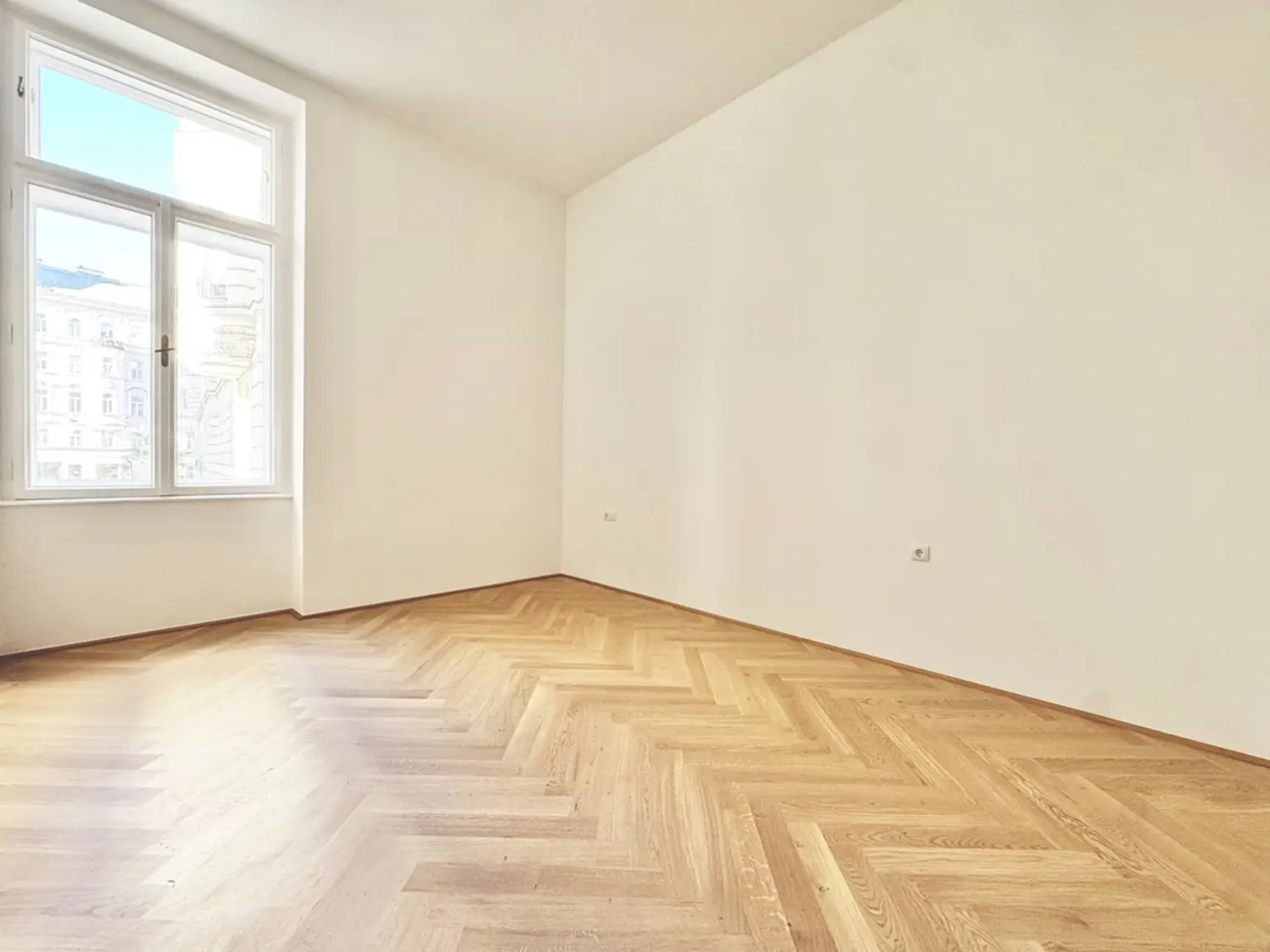 ERSTBEZUG NACH SANIERUNG | NEUBAUGASSE | EXKLUSIVE 4 ZIMMER | TOPLAGE | U-BAHN-NÄHE