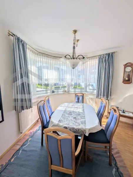 Wohnen am Mattsee: Stilvolle 4-Zimmer-Wohnung mit Balkon und Tiefgarage!