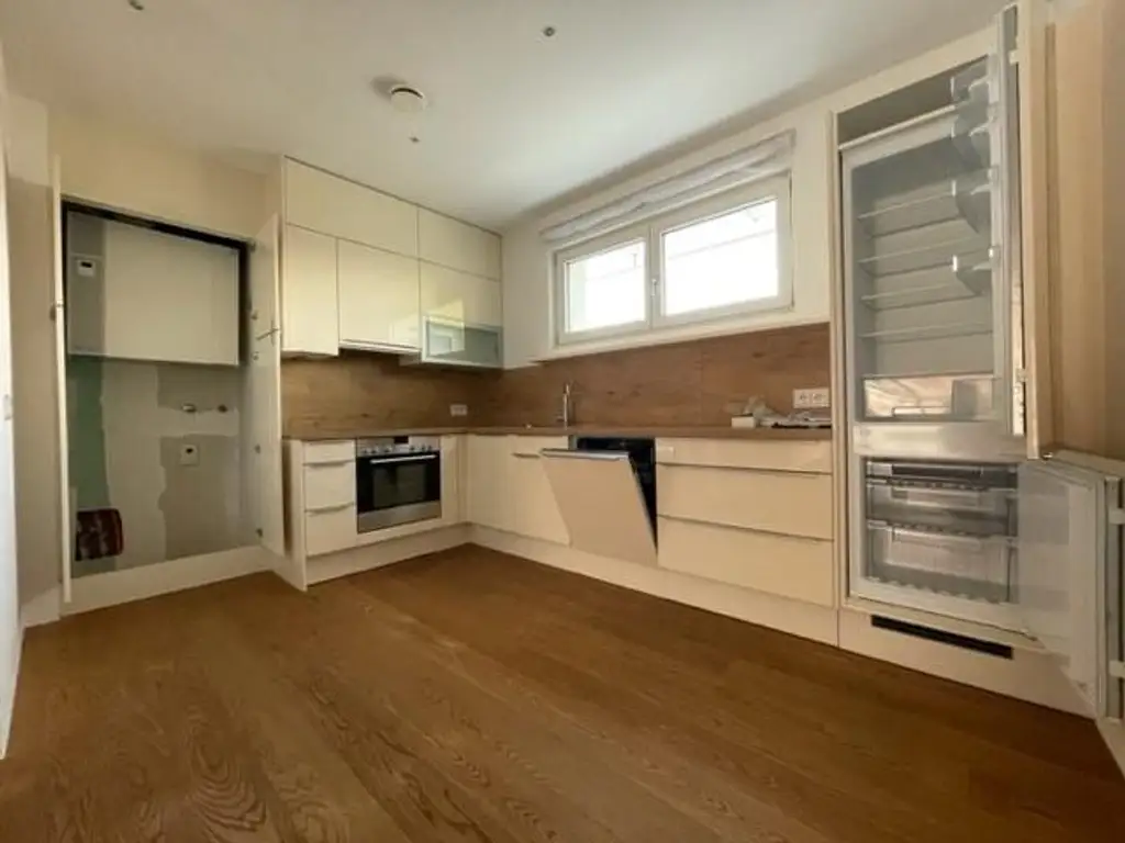 Traumhaftes 2,5-Zimmer-Penthouse mit großer Terrasse - verfügbar ab November 2025
