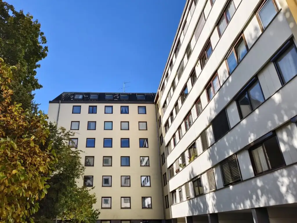 So grün kann Stadt sein! Großzügige 4-Zimmer-Wohnung mit wunderbarem Parkblick in angenehmer Ruhelage