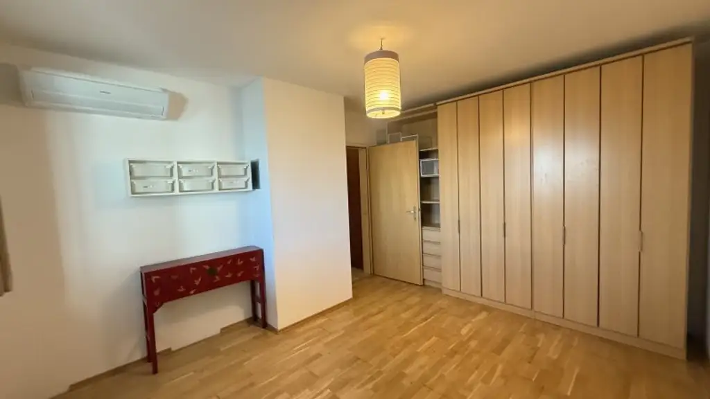 Teilmöblierte 3 Zimmer mit Klima und verglaster Loggia ***** spektakulärer Weitblick + optionaler Garagenstellplatz *****