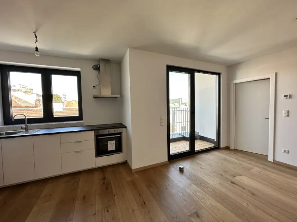 ZWEITBEZUG: 3-Zimmer-Wohnung mit Loggia in der Varnhagengasse