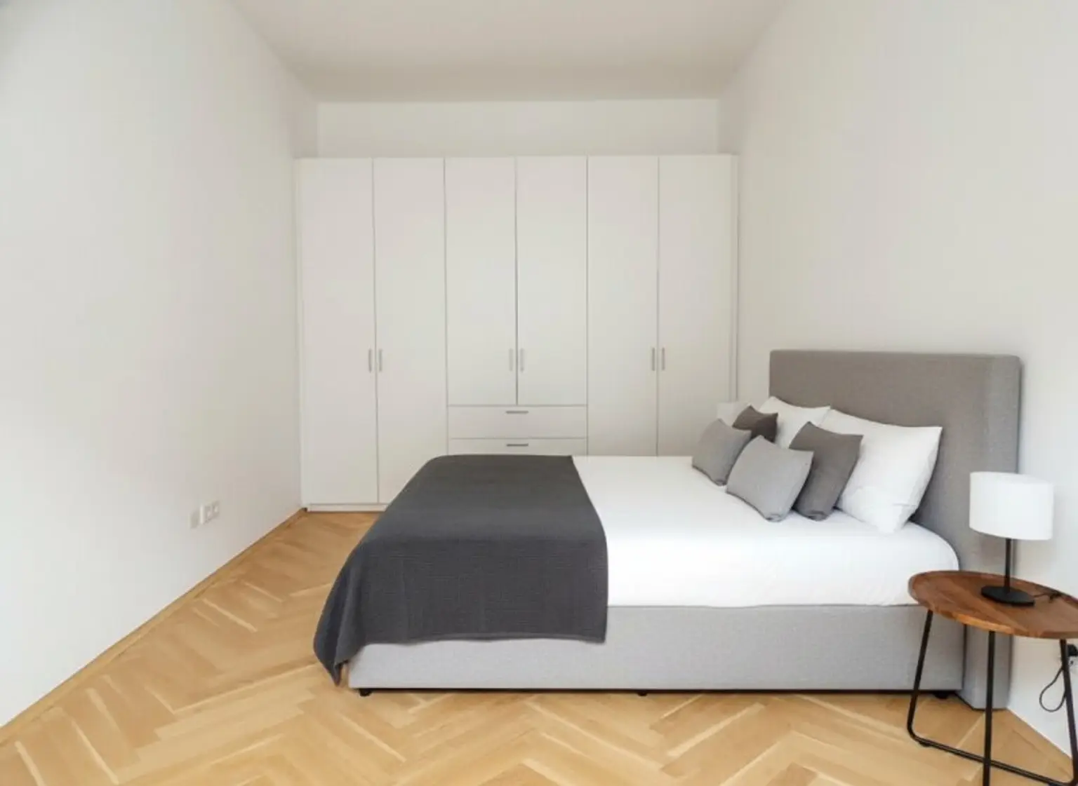 ERSTBEZUG Top sanierter Altbau nähe Meidlinger Hauptstraße 3. Liftstock