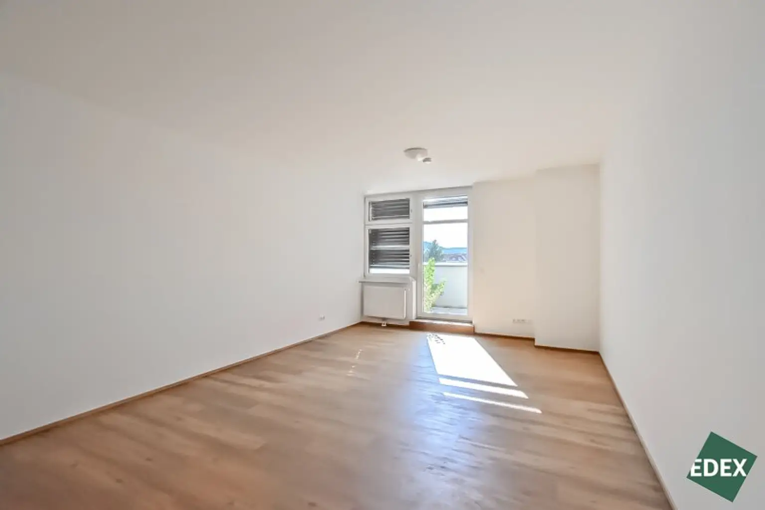 ÄRZTEZENTRUM SIEBENHIRTEN - Große Arztpraxis Nähe U6