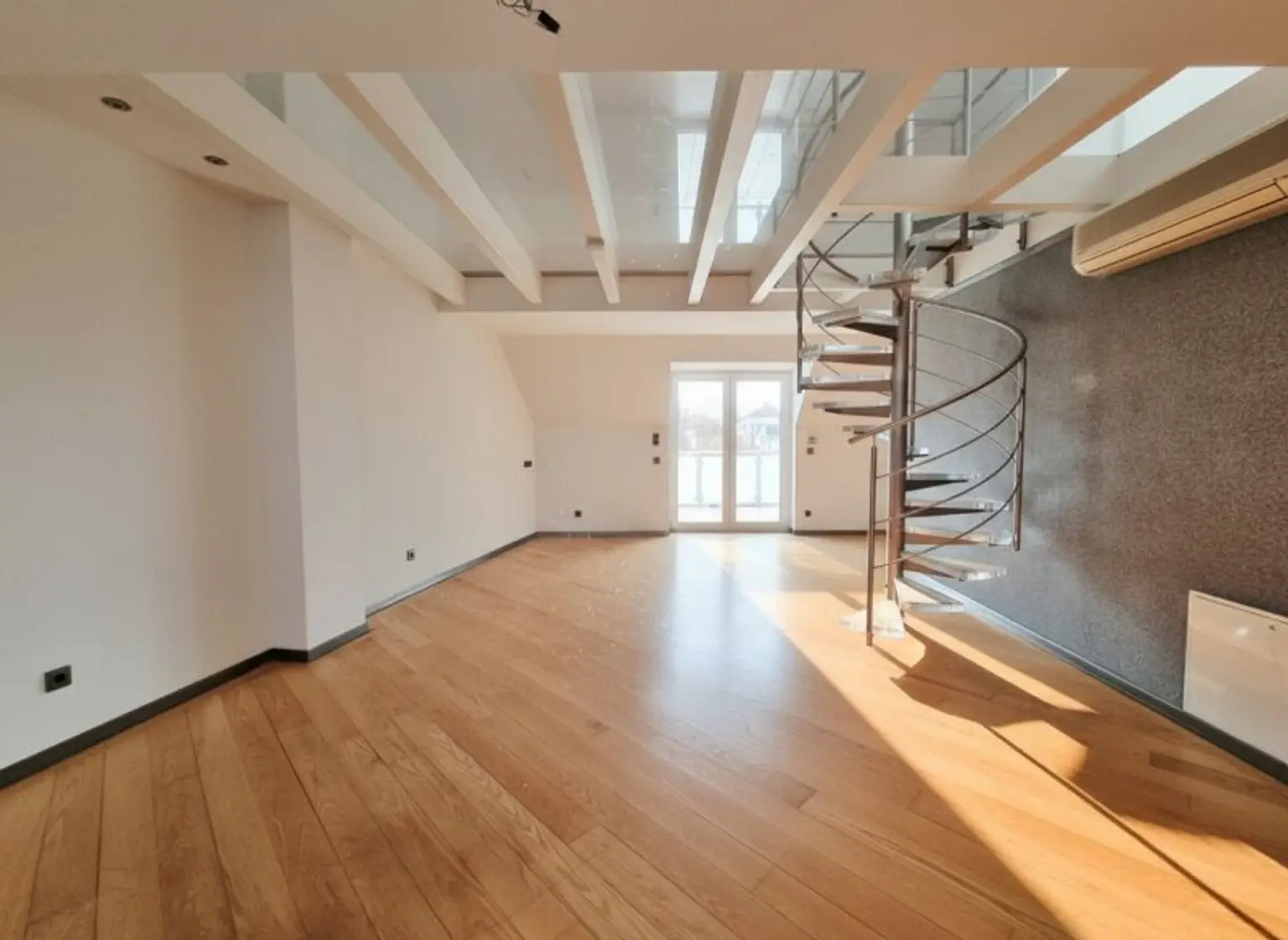 Wohn- Essbereich / Home Office