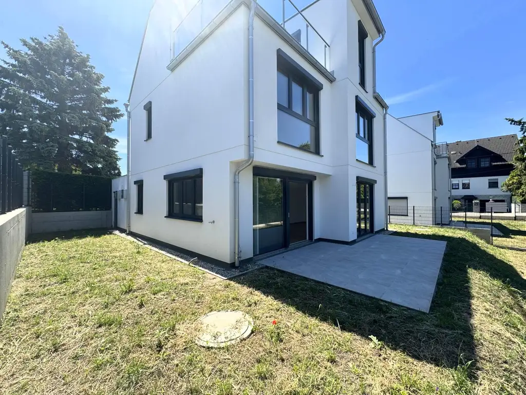 Modernes Einfamilienhaus mit Garage, provisionsfrei für den Käufer // Modern Detached House with Garage, Commission free for the Buyer //