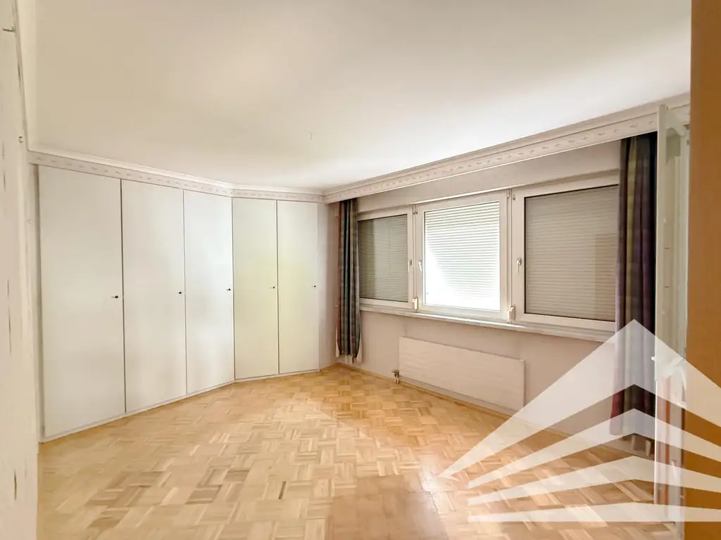 Sanierungsbedürftige 4,5 Zimmerwohnung mit 118 m² in Dornach - TG inklusive!