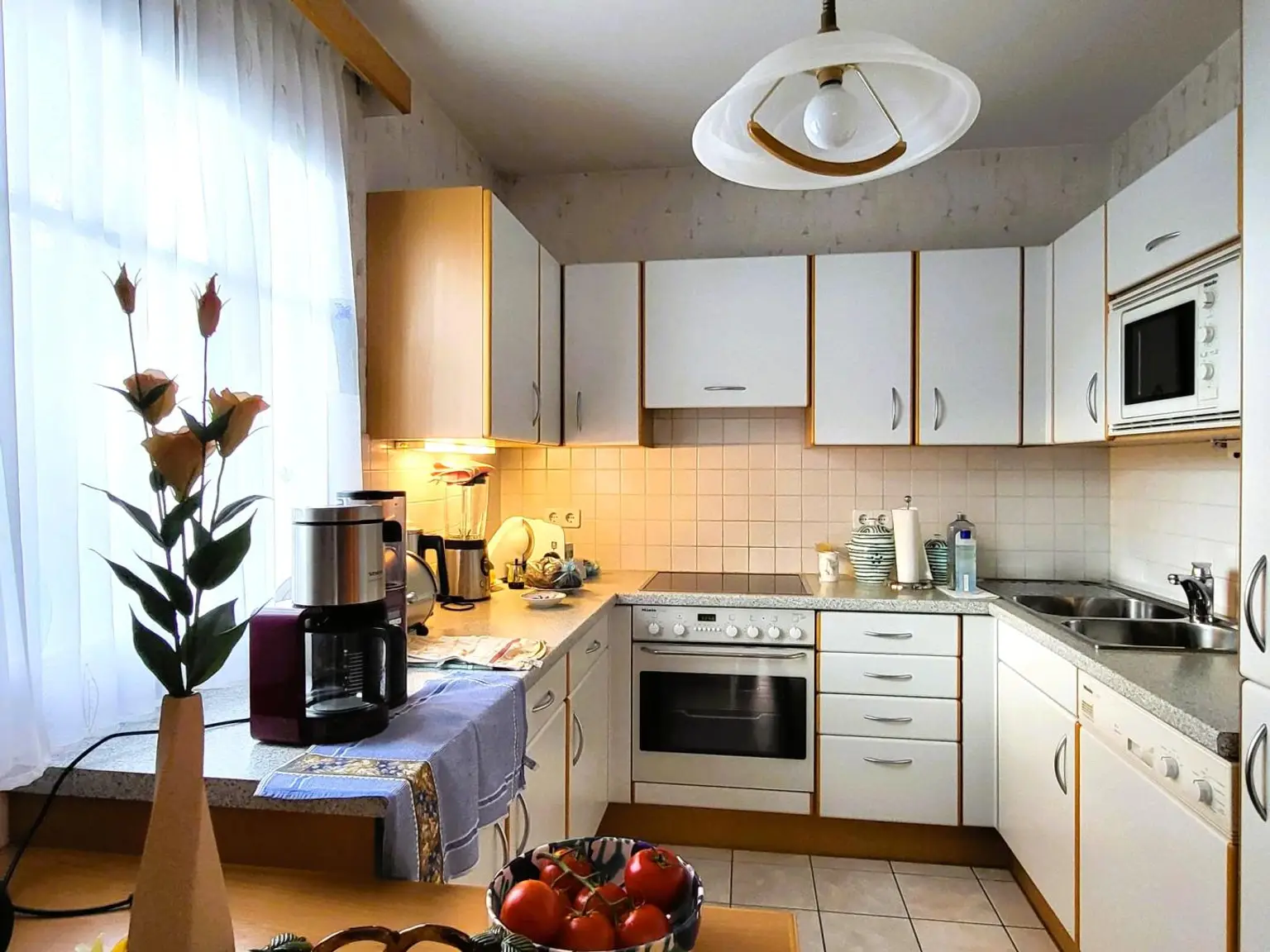 GUT GELEGENES HAUS MIT PFLEGELEICHTEM GARTEN IN BRUNN AM GEBIRGE