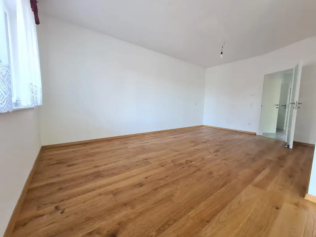 Neuwertige, wunderschöne 3-Zimmer-Wohnung mit großen Süd-Balkon