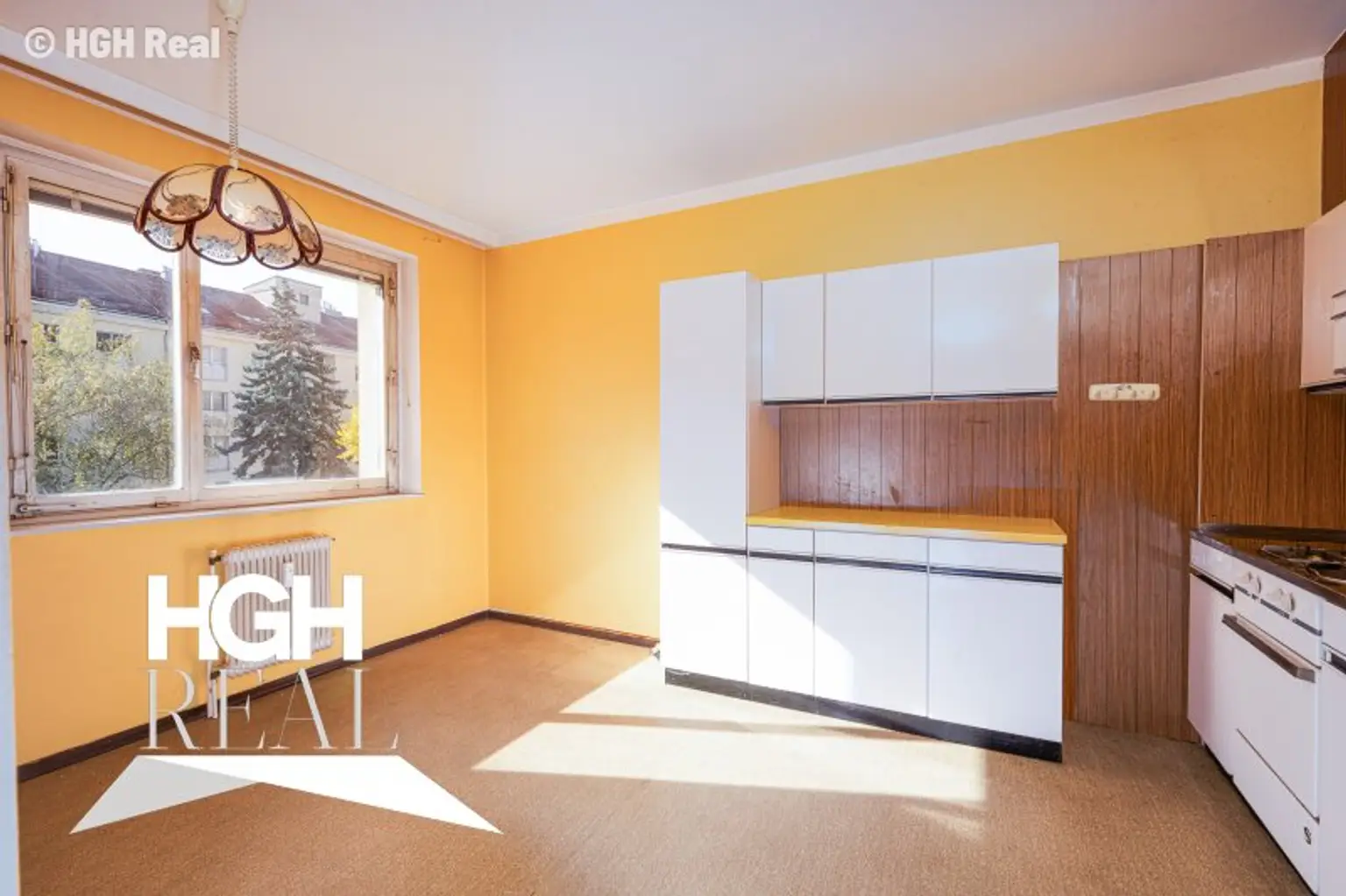 1220 Wien Helle 2-Zimmer Wohnung mit hofseitiger Loggia im 2. Liftstock Nähe U1 mit Potenzial für 3 Zimmer