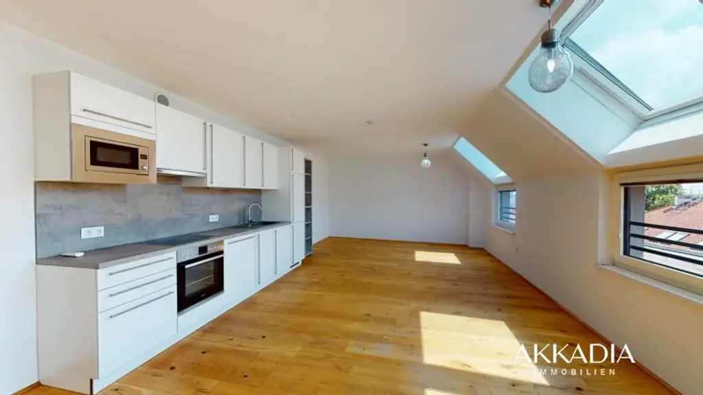Moderne Dachgeschosswohnung, klimatisiert und gut geschnitten